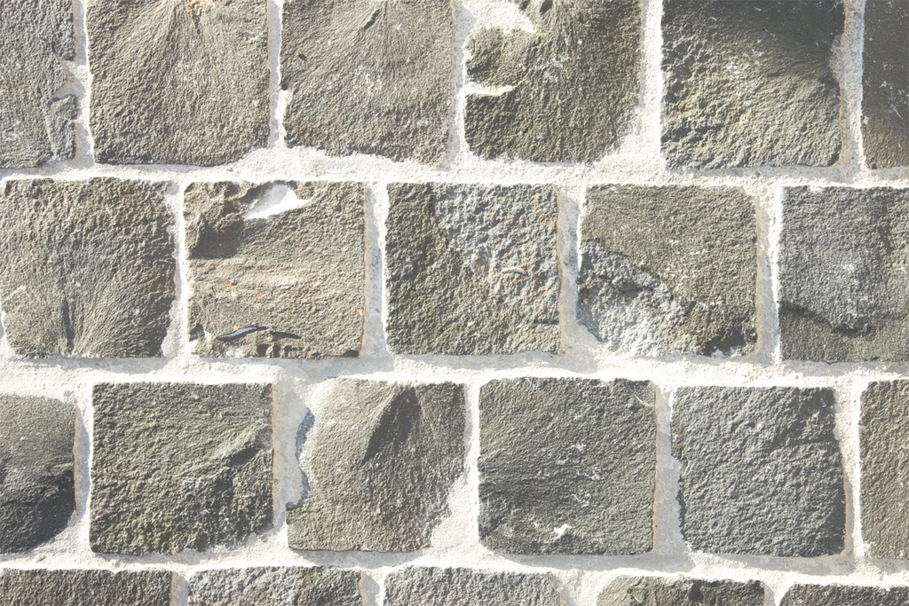 MANILLA BLACK PAVES SURFACE RUGUEUSE NATURELLE, BORDS CLIVÉS