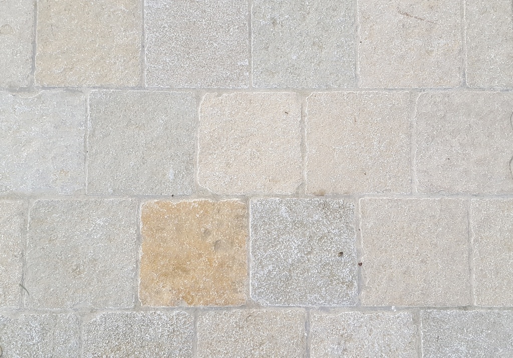 MANOIR BEIGE - SURFACE RUGUEUSE NATURELLE, BORDS SCIES - TAMBOURINE