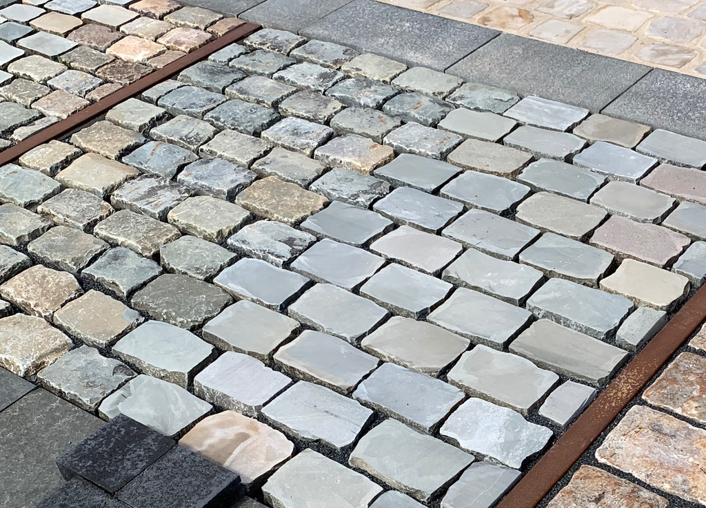 PAVES GRES BELGE +/- 13/19//13-15CM (NIET-GEZAAGD)